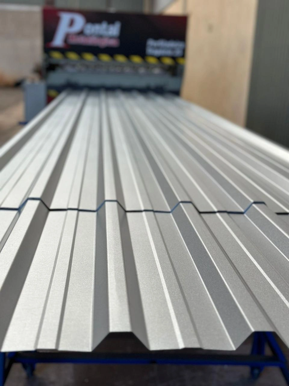 Telha de aço trapezoidal fabricada pela VH Telhas